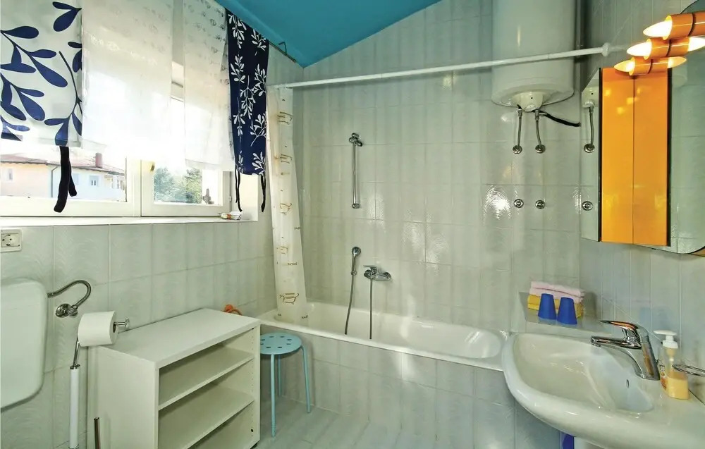 Beautiful Home in Umag With Wifi and 2 Bedrooms