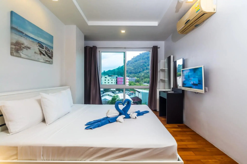 HLC501 - Patong apartment  for 4, market and beach