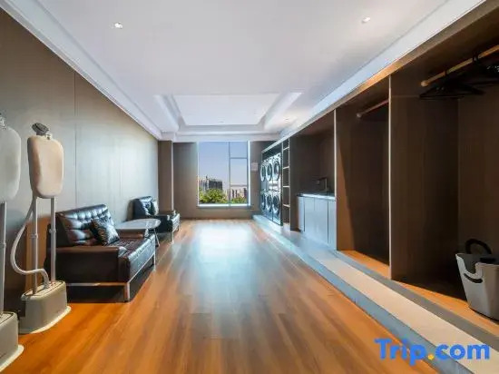 Jifeng International Hotel (Xinyang New 16th Street Branch)