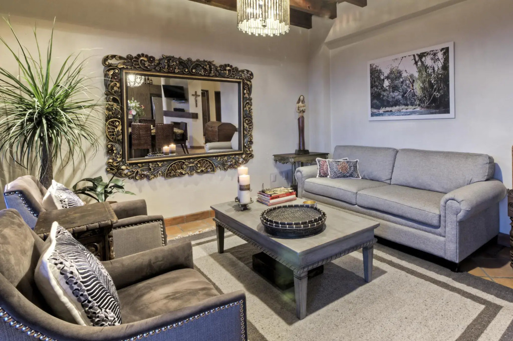 Villa Clara Luna 3 bedroom 3.5 bath Near Centro