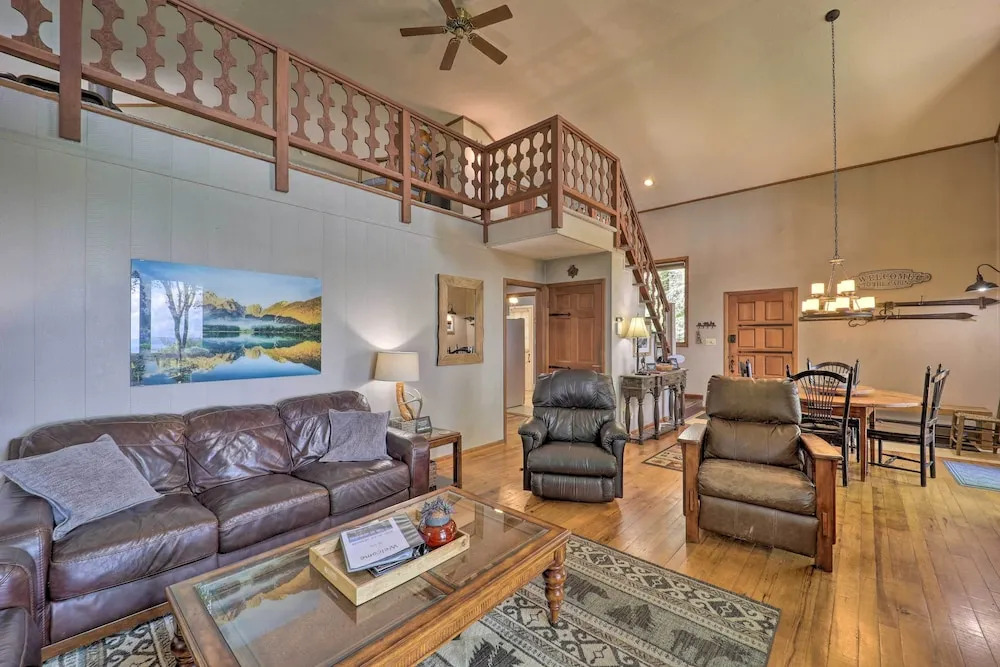 Hot Tub & Scenic Views: Beech Mountain Retreat