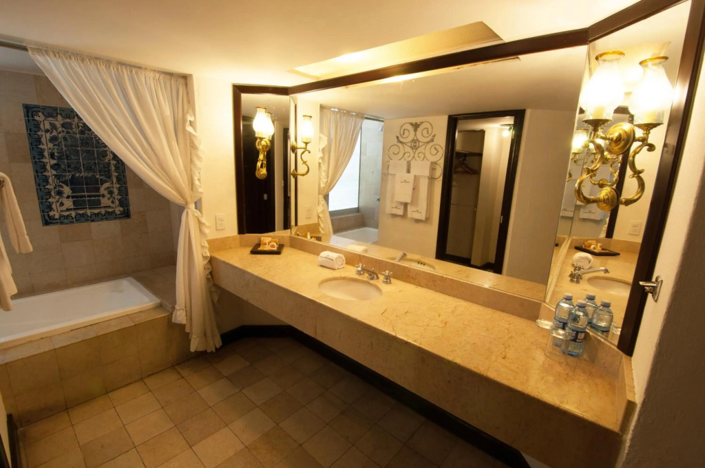 Country Hotel & Suites