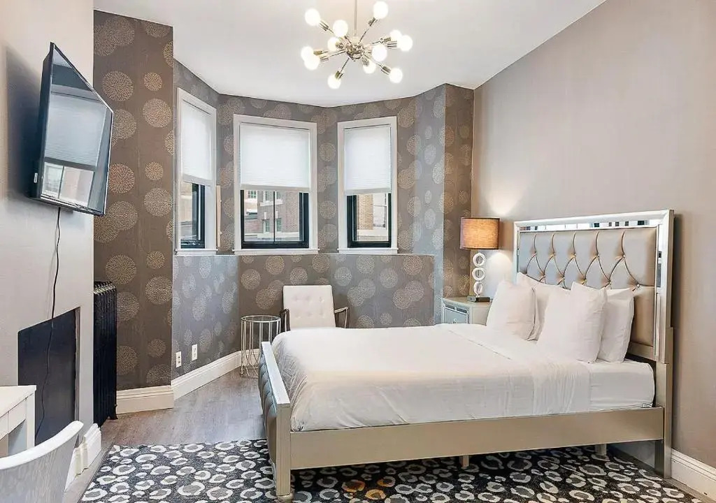 Suites At 143 Arlington Street