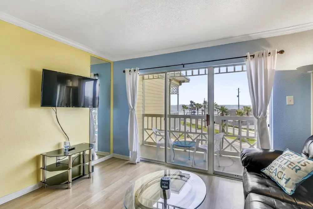 Victorian 9318-Kiwi Flip Flop - 1 Br Condo