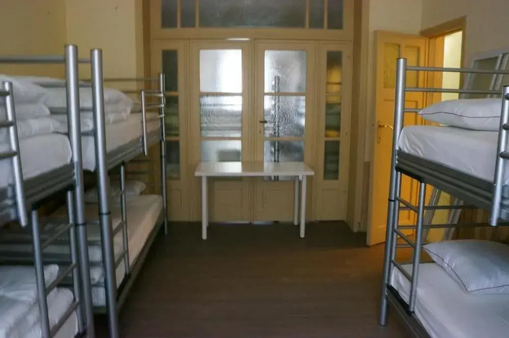 ES Hostel