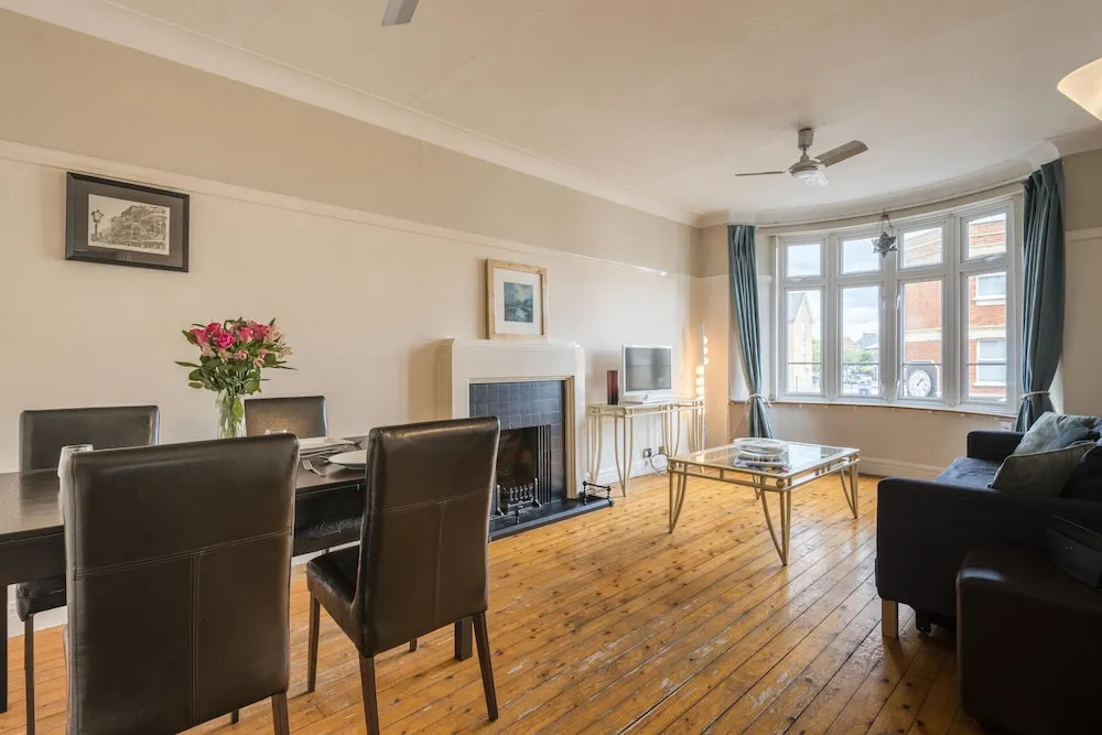 Classic Fulham Home by the River Thames