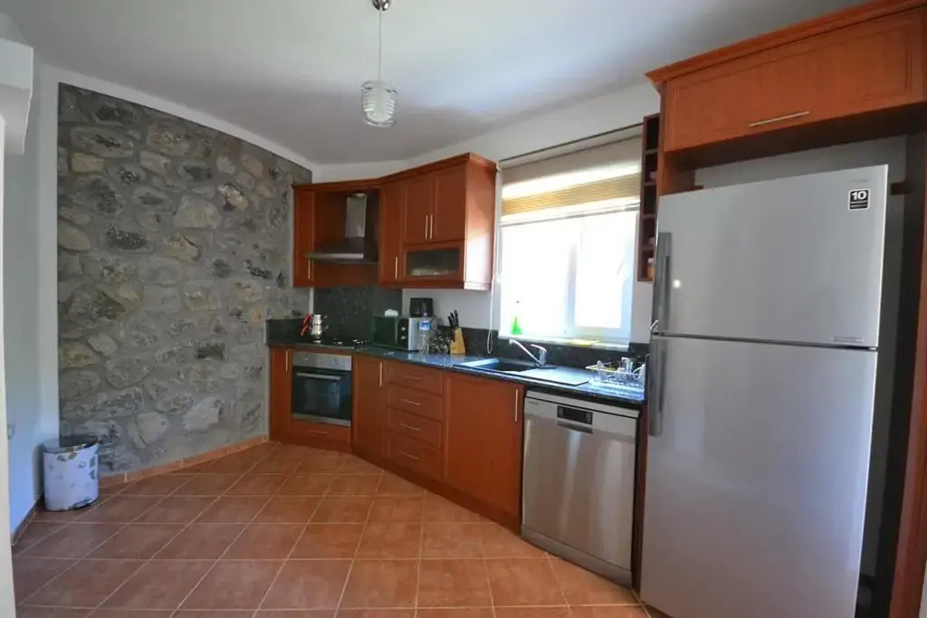 Tophill Villa