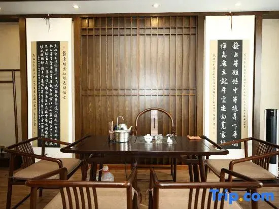 Metropolo Hotels(Potala Palace store, Lhasa)