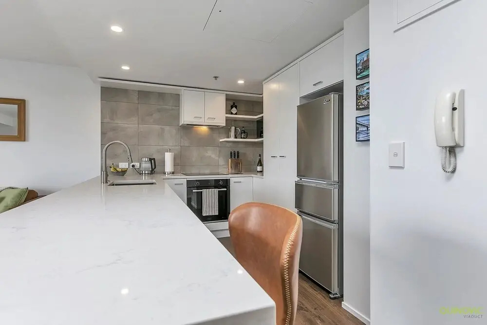 QV Modern Upscale Apartment - 1012