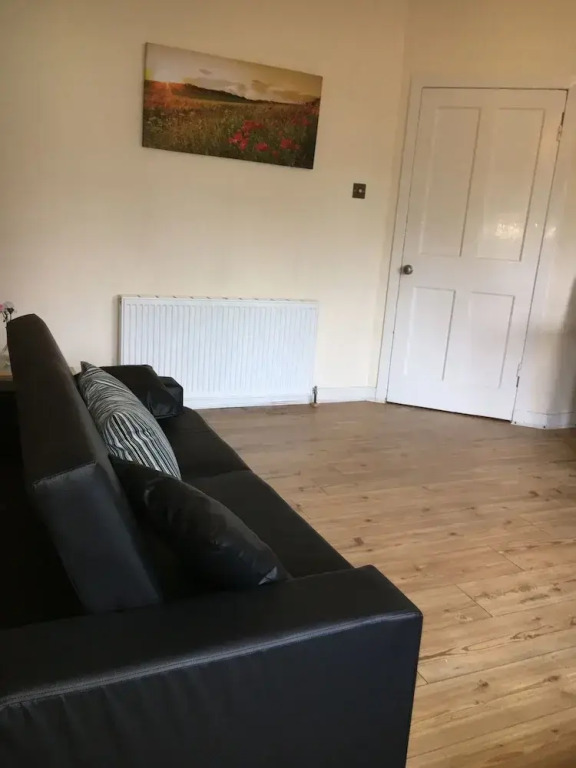 Glasgow Scotstoun Cottage Flat