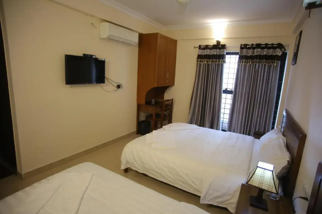 The Lounge Business Hotel