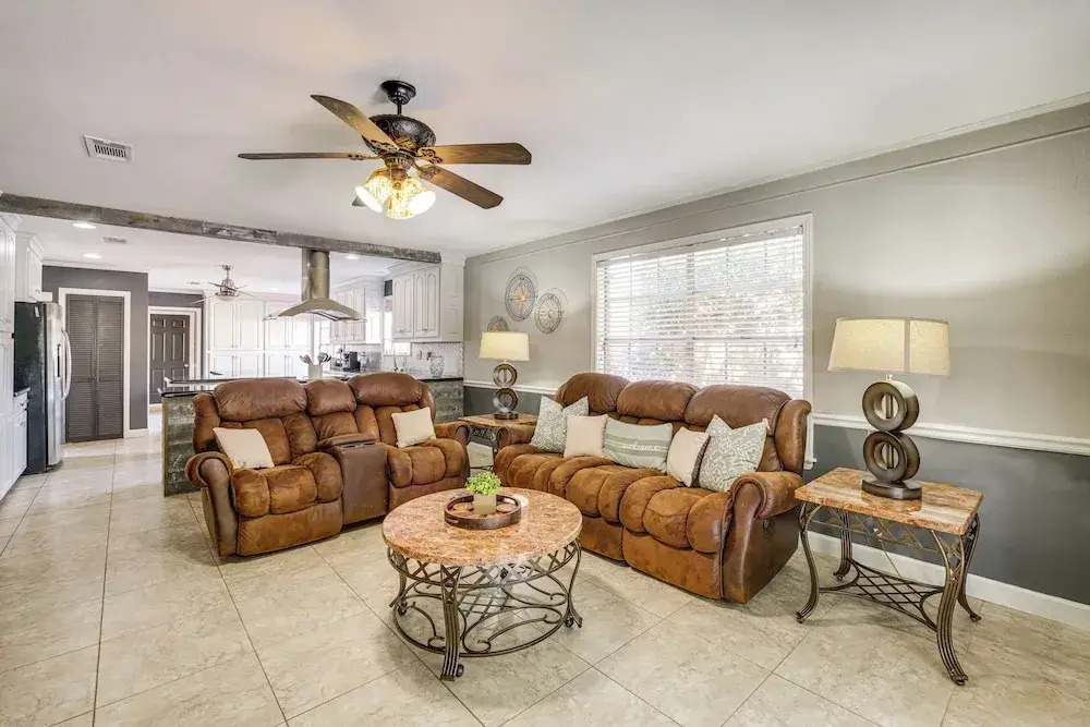 2 Mi to Gulfport Beaches: Poolside Paradise!
