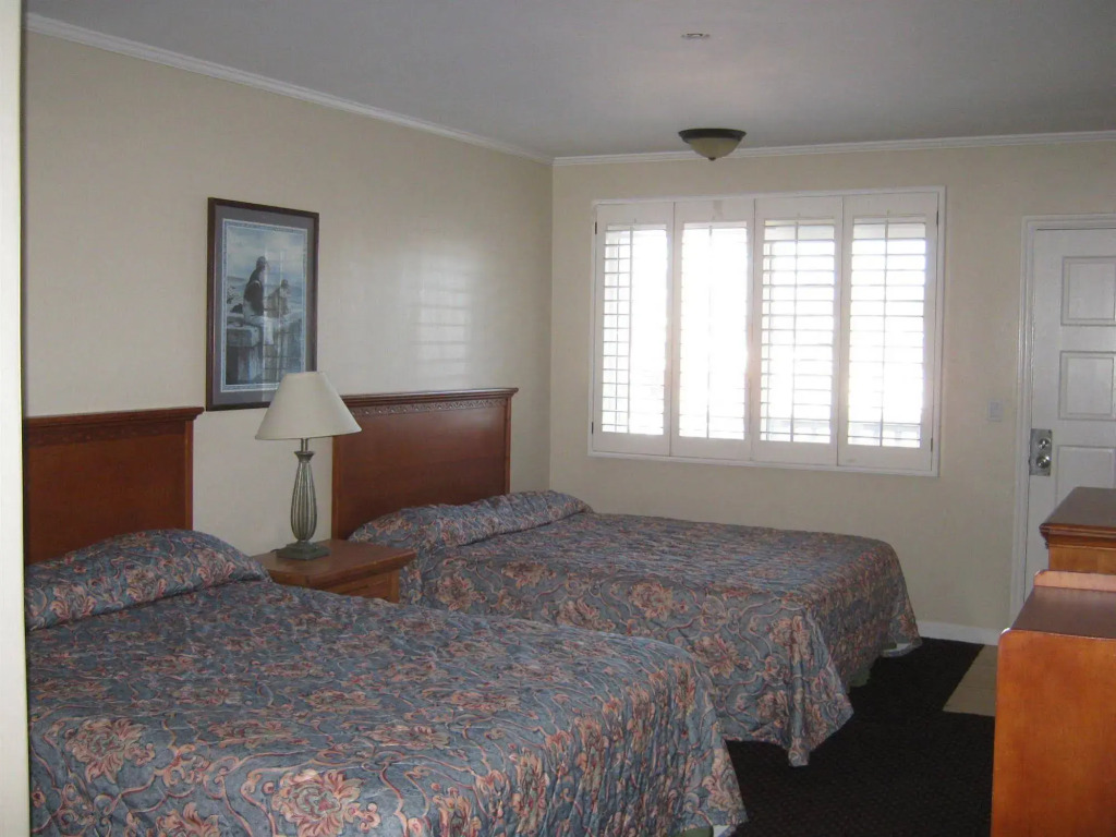 The Shores Inn