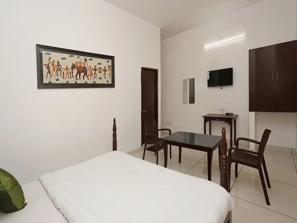 OYO 9723 Home Farm Stay Connaught Palace