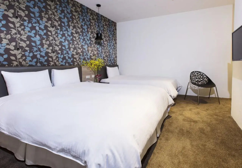Queens Hotel II