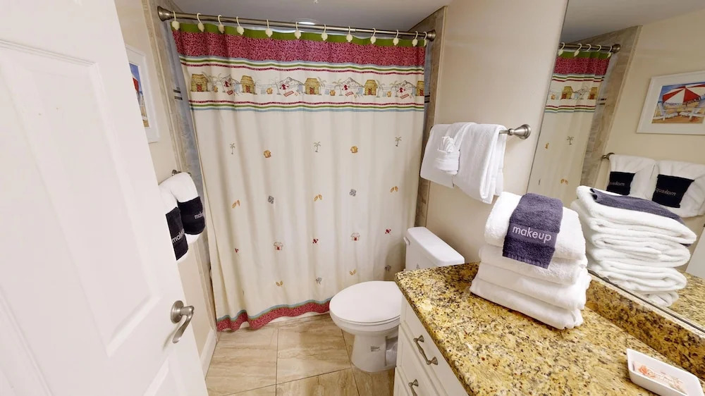 Inlet Reef 204 2 Bedroom Condo by RedAwning