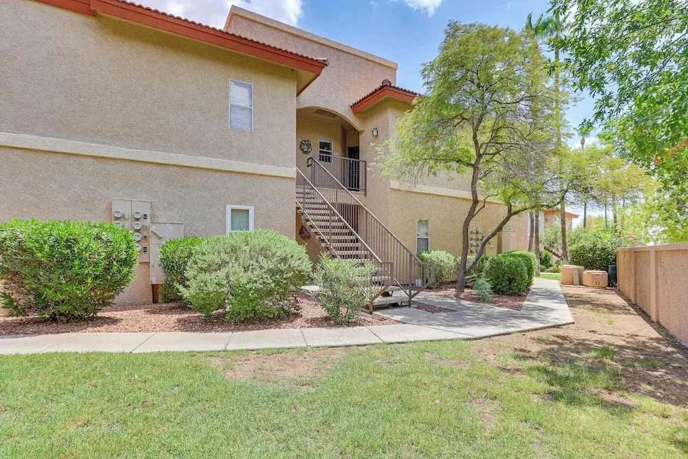 14 Mi to Dtwn: Phoenix Condo w/ Balcony & Spa!