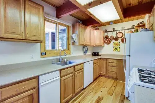 1225 Gold Bend