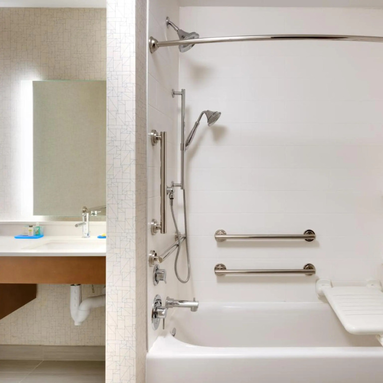 Holiday Inn Express & Suites - Gainesville I-75 by IHG