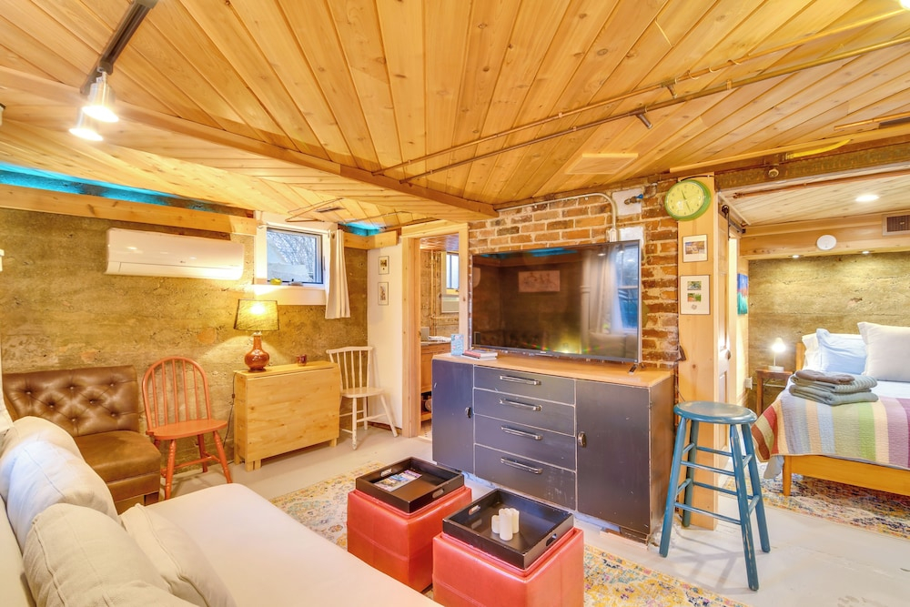 Explore CU! Unique Studio w/ Private Courtyard