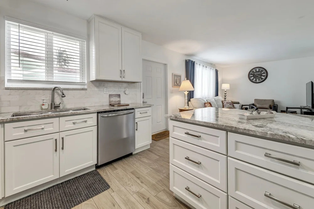 Pool Access, 1 Mi to Pier! Pompano Beach Condo