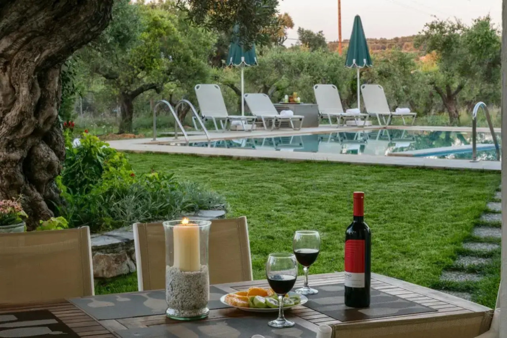 Modernist Pool Villa - Grambella Olive Estate
