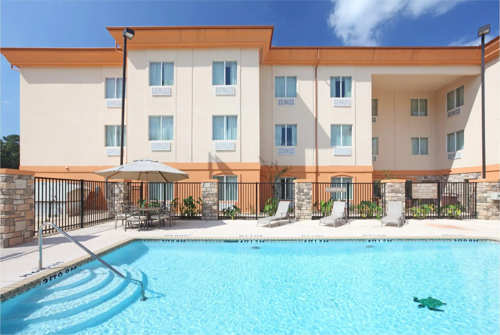 Holiday Inn Express Hotel & Suites Marshall by IHG
