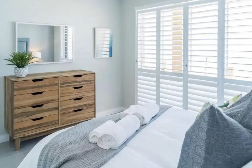 Waterfront Getaway, 2 Bedroom Seaside Bliss