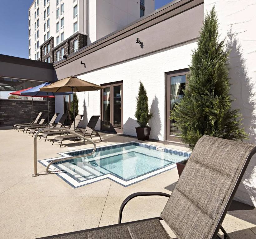 Carriage House Hotel and Conference Centre