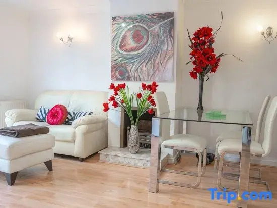 Modern Tower Bridge 3BR House