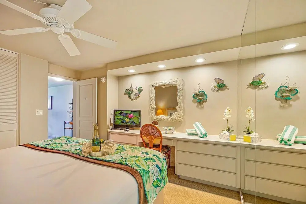 Kaleialoha 106 Ocean Front 1bd/1ba 1 Bedroom Condo by RedAwning