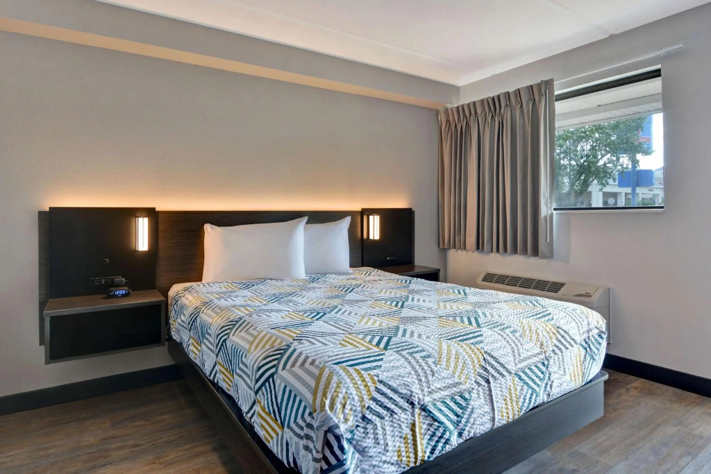 Studio 6 Extended Stay - Jacksonville, FL - Baymeadows