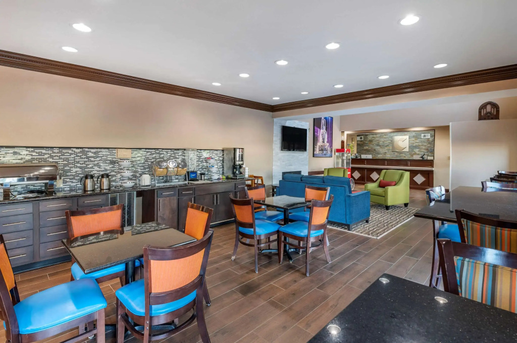 Comfort Inn & Suites Cincinnati Uptown Clifton