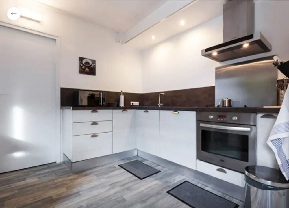 A Gorgeous, 2-bedroom Apartment in a Villa With Beautiful sea View and