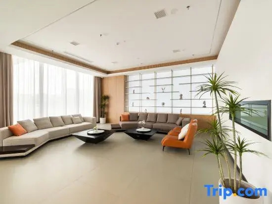 Pushu Four Seasons Hotel (Anshun Huangguoshu Avenue East Bus Station)