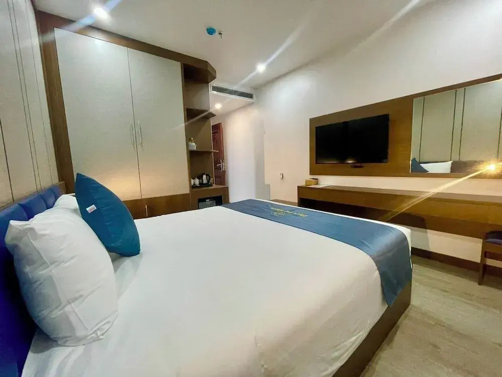 Crystal Holiday Ha Long Hotel