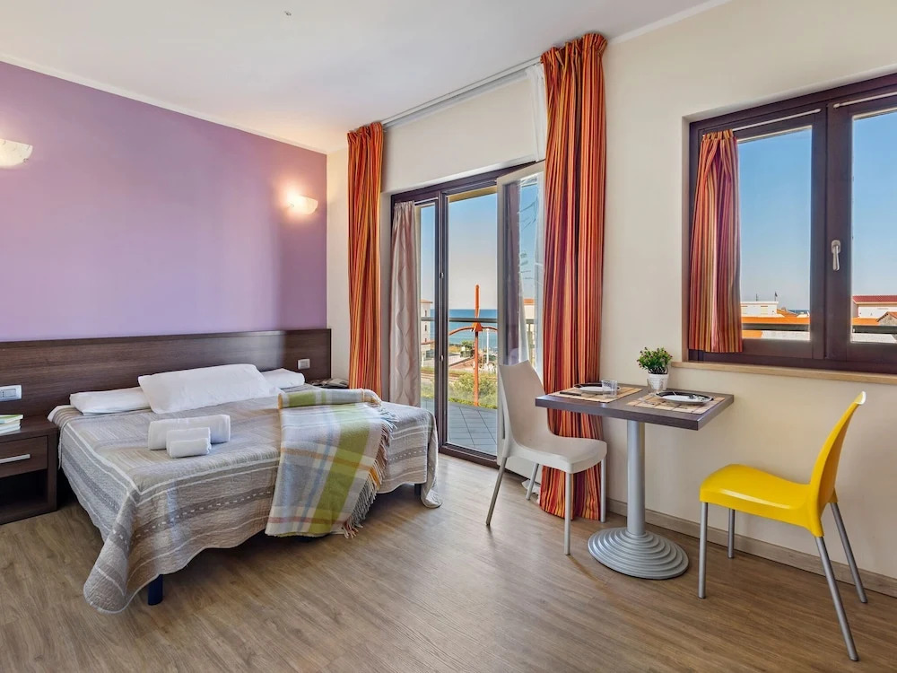 Upscale Apartment in Torre Melissa near Beach