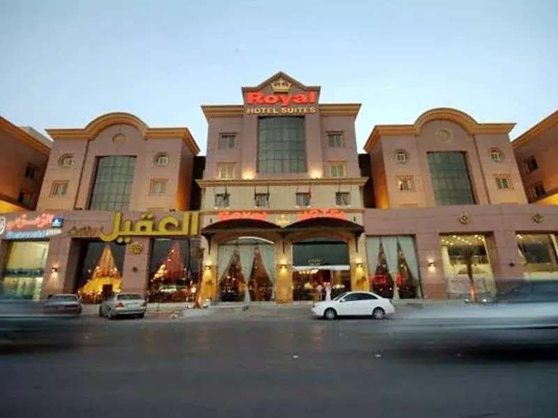 Royal Hotel & Suites