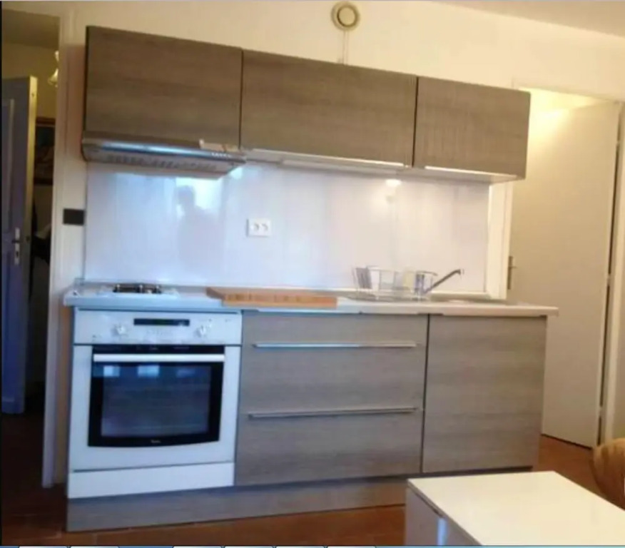 Studio In Six Fours Les Plages With Shared Pool And Enclosed Garden 100 M From The Beach