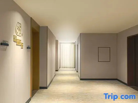 Shenyang Movie Hotel (Mix City Radio and TV Tower Night Market)