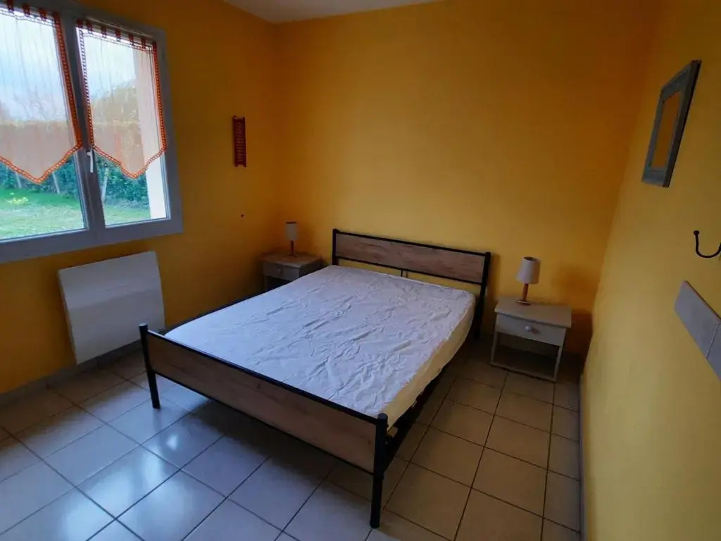Maison de plain-pied avec jardin clôturé, proche Thermes St Roch - 3 chambres, WiFi, cuisine équipée - FR-1-541-46