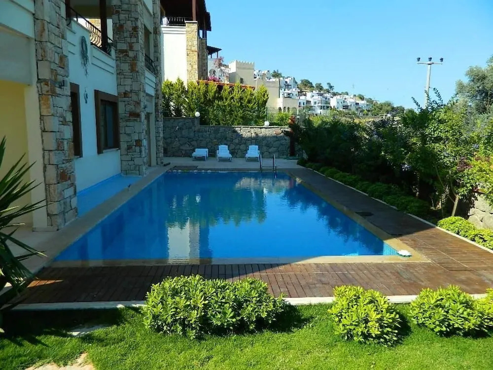 Liona Residence