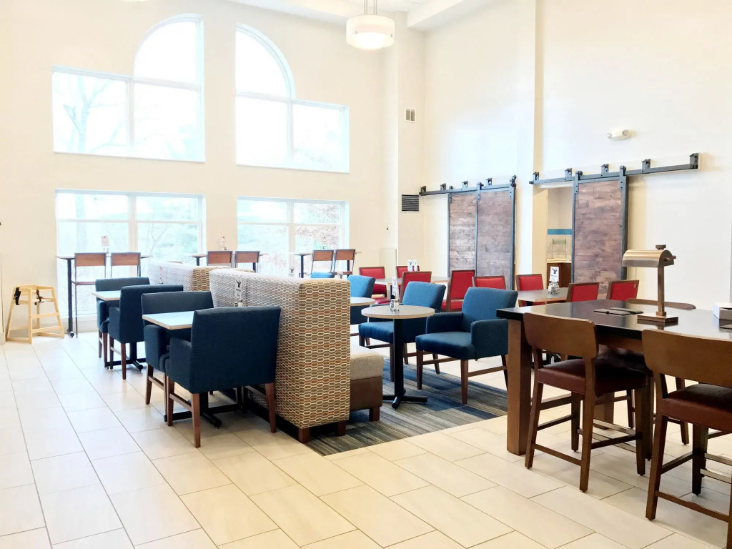 Holiday Inn Express Hotel & Suites White River Junction by IHG