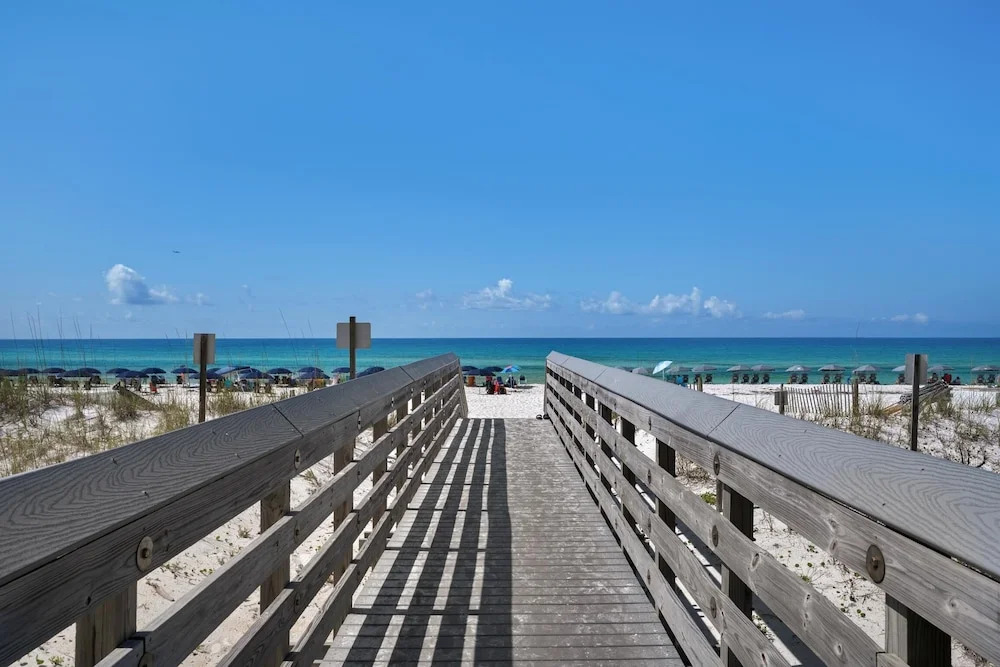 Pelican Isle 317