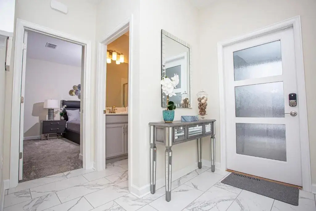 Marvelous 4 Bd w/ Pool Close to Disney 218