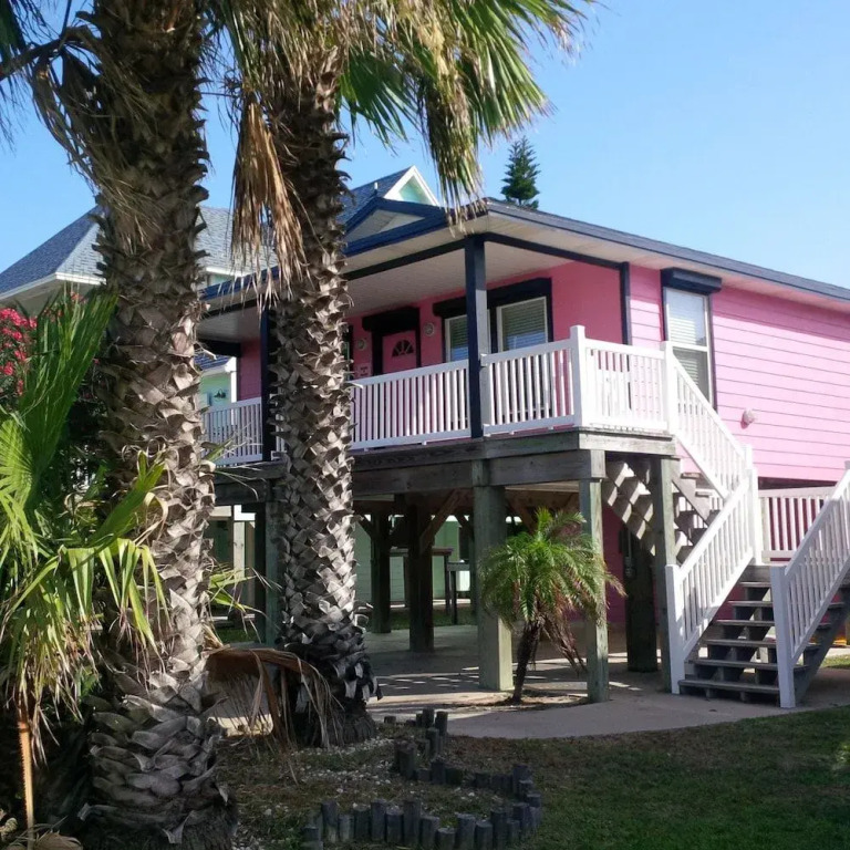 Pinkadot - Four Bedroom Home
