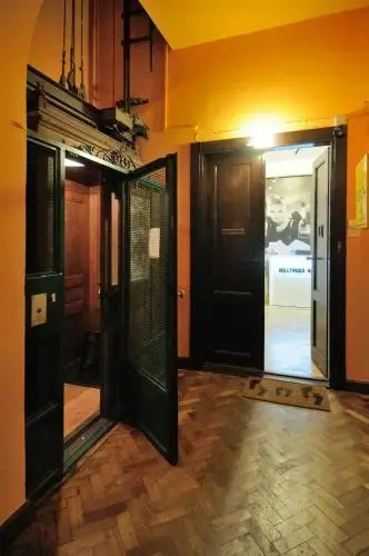 Hollywood Hostel