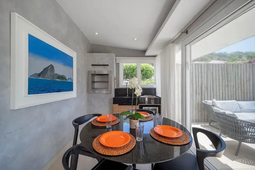 Bz77 Beachfront house with 4 suites!