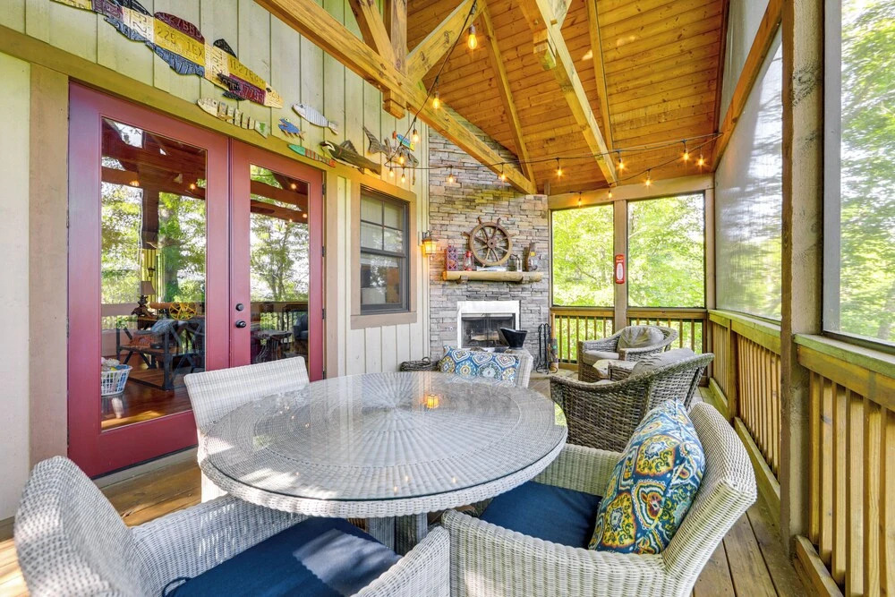 Hike & Boat: Cozy Bear Lake Cottage!
