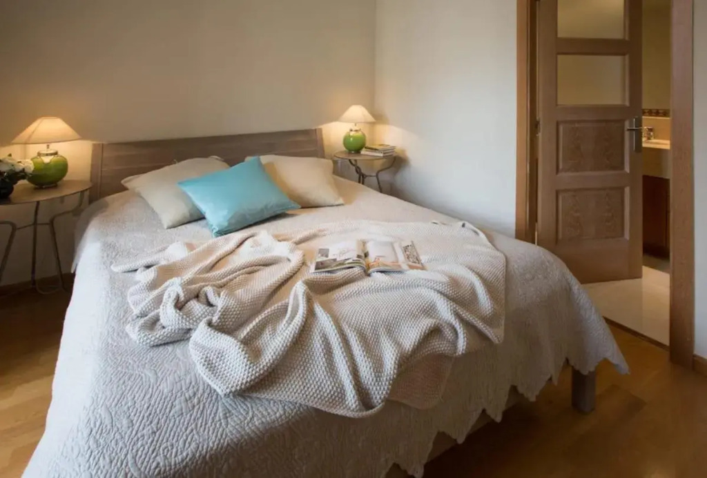 Elegant 3-bedroom Apartment in the Heart of BCN